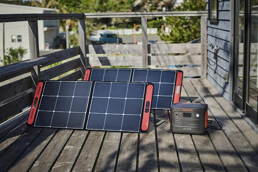 ポータブル電源にソーラーパネルは必要？